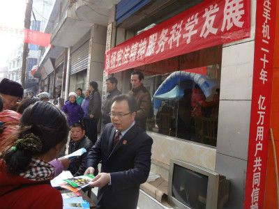 图为长潭河法庭参与法制宣传活动现场.jpg