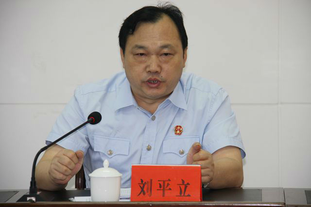 法警2.jpg