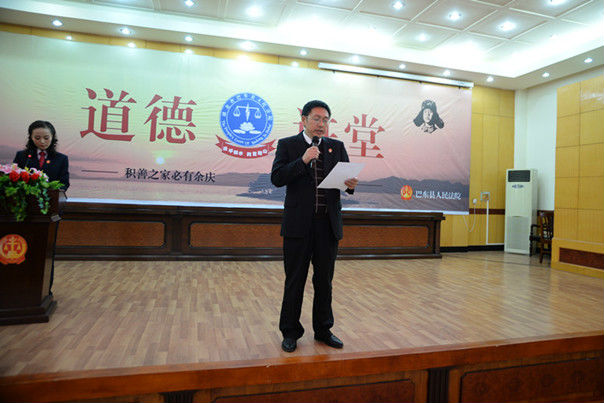 胡明院长送祝福_副本.jpg