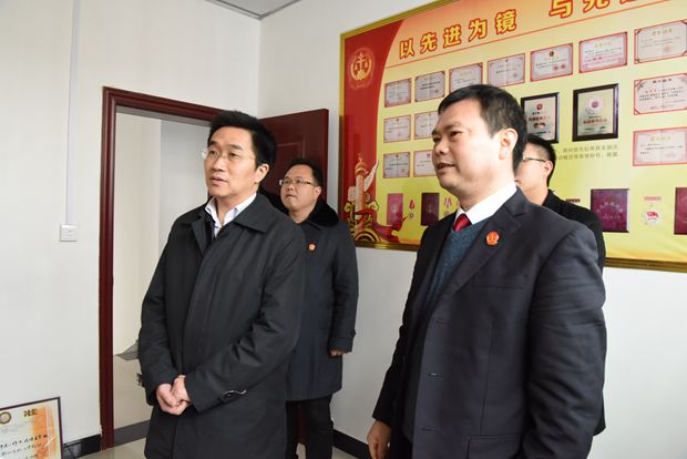 查看晓关法庭荣誉室.jpg